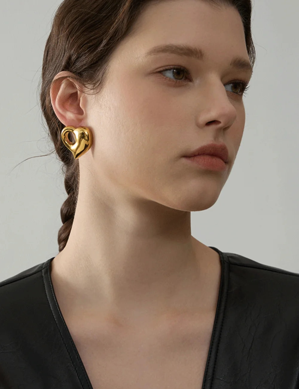 Sculpted Hollow Heart Stud Earrings