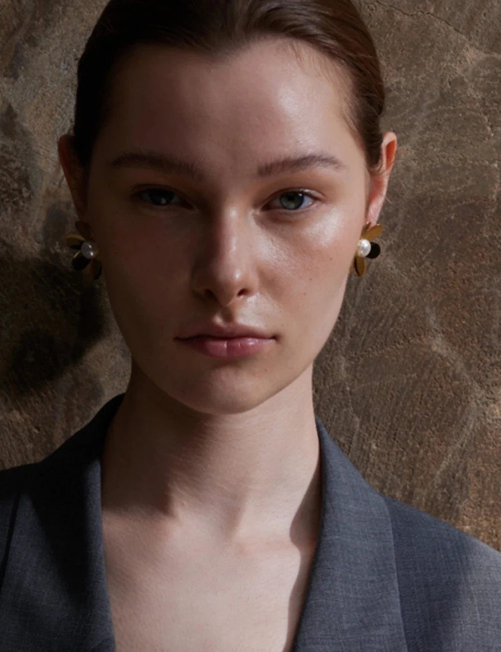 Simulated Pearl Flower Stud Earrings